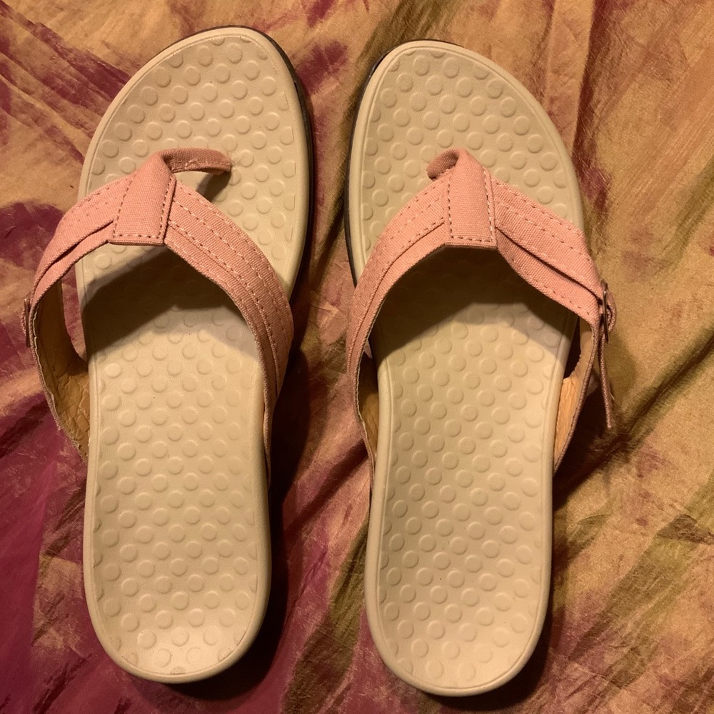 Flip-flops 🩴 sandals